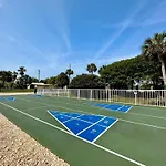 Pelican Walk 706